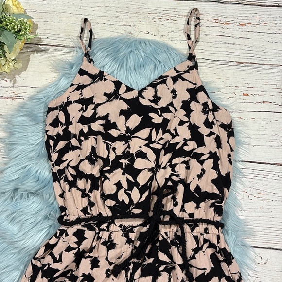 Evereve Aliyah Floral Tie Waist Romper - Picture 8 of 9